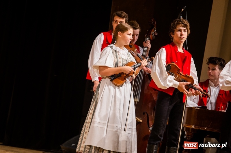 Zdjęcie w galerii na portalu naszraciborz.pl: Koncert Pod Strzechą Niepodległości w RCK wiadomości z regionu