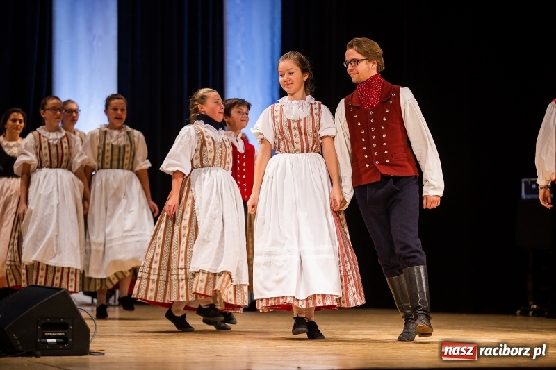 Zdjęcie w galerii na portalu naszraciborz.pl: Koncert Pod Strzechą Niepodległości w RCK wiadomości z regionu