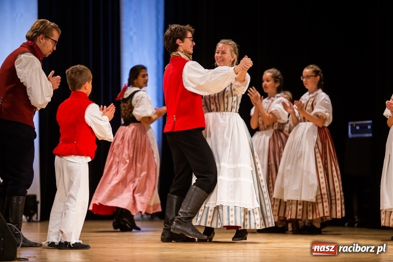 Zdjęcie w galerii na portalu naszraciborz.pl: Koncert Pod Strzechą Niepodległości w RCK wiadomości z regionu