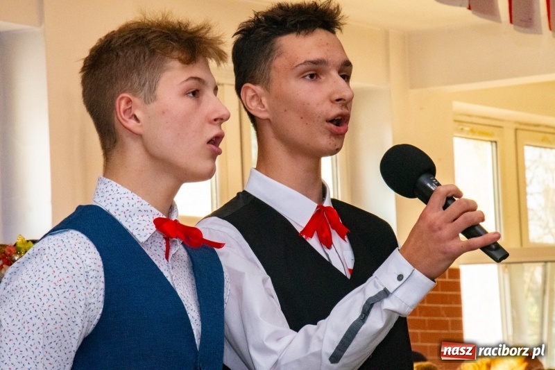 Zdjęcie w galerii na portalu naszraciborz.pl: Wolność kocham i rozumiem. O przystankach do niepodległości w Szkole Podstawowej nr 18 w Raciborzu wiadomości z regionu