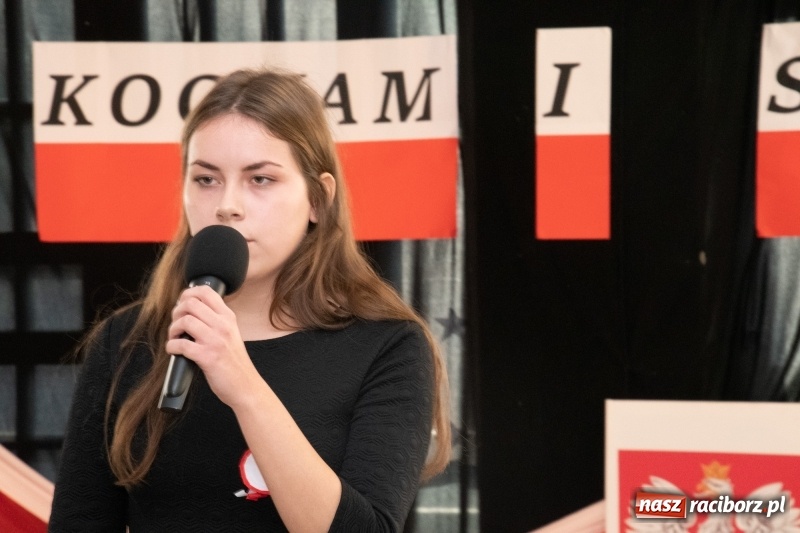 Zdjęcie w galerii na portalu naszraciborz.pl: Wolność kocham i rozumiem. O przystankach do niepodległości w Szkole Podstawowej nr 18 w Raciborzu wiadomości z regionu