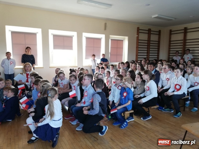 Zdjęcie w galerii na portalu naszraciborz.pl: 100. urodziny Niepodległej w szkole w Ocicach  wiadomości z regionu