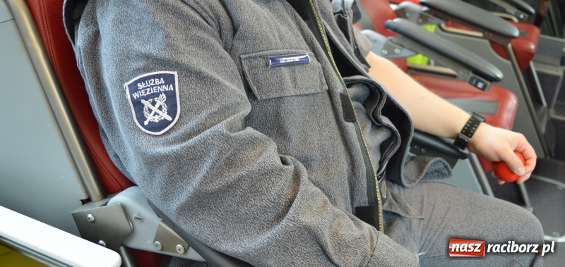 Zdjęcie w galerii na portalu naszraciborz.pl: Funkcjonariusze ZK Racibórz oddawali krew  wiadomości z regionu