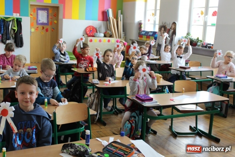 Zdjęcie w galerii na portalu naszraciborz.pl: Warsztaty dla Niepodległości w SP-4  wiadomości z regionu