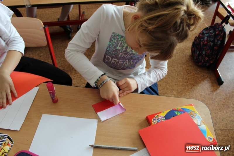 Zdjęcie w galerii na portalu naszraciborz.pl: Warsztaty dla Niepodległości w SP-4  wiadomości z regionu