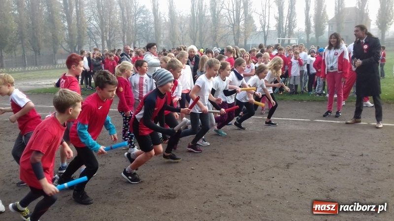 Zdjęcie w galerii na portalu naszraciborz.pl: 100 km na 100-lecie niepodległości Polski w SP 15  wiadomości z regionu