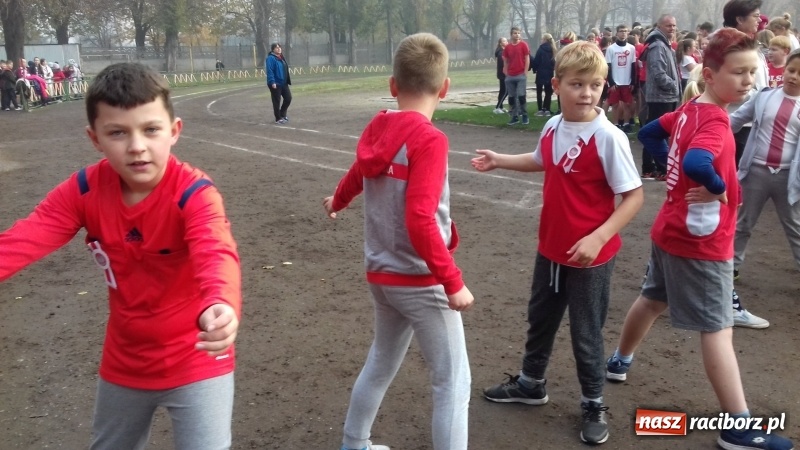 Zdjęcie w galerii na portalu naszraciborz.pl: 100 km na 100-lecie niepodległości Polski w SP 15  wiadomości z regionu