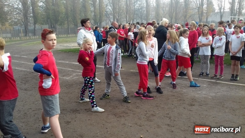 Zdjęcie w galerii na portalu naszraciborz.pl: 100 km na 100-lecie niepodległości Polski w SP 15  wiadomości z regionu