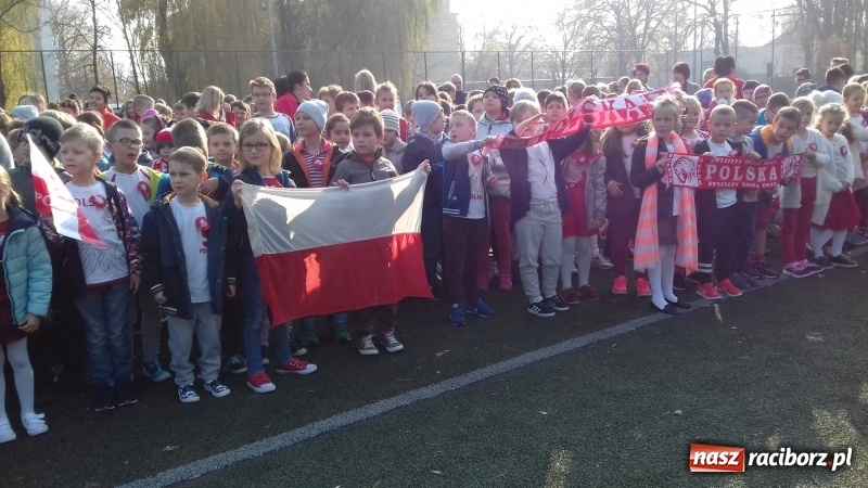 Zdjęcie w galerii na portalu naszraciborz.pl: 100 km na 100-lecie niepodległości Polski w SP 15  wiadomości z regionu