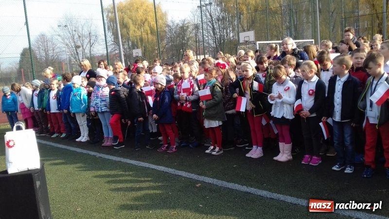 Zdjęcie w galerii na portalu naszraciborz.pl: 100 km na 100-lecie niepodległości Polski w SP 15  wiadomości z regionu