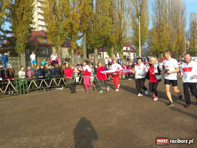 Zdjęcie w galerii na portalu naszraciborz.pl: 100 km na 100-lecie niepodległości Polski w SP 15  wiadomości z regionu