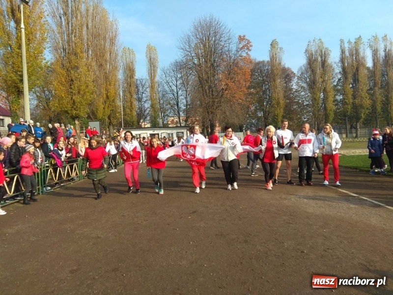 Zdjęcie w galerii na portalu naszraciborz.pl: 100 km na 100-lecie niepodległości Polski w SP 15  wiadomości z regionu