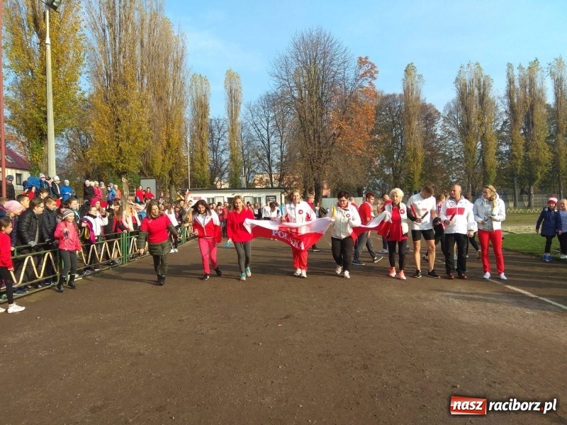 Zdjęcie w galerii na portalu naszraciborz.pl: 100 km na 100-lecie niepodległości Polski w SP 15  wiadomości z regionu