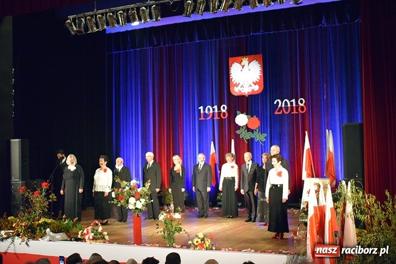Zdjęcie w galerii na portalu naszraciborz.pl: Hymn serc Niepodległej w Kuźni Raciborskiej  wiadomości z regionu