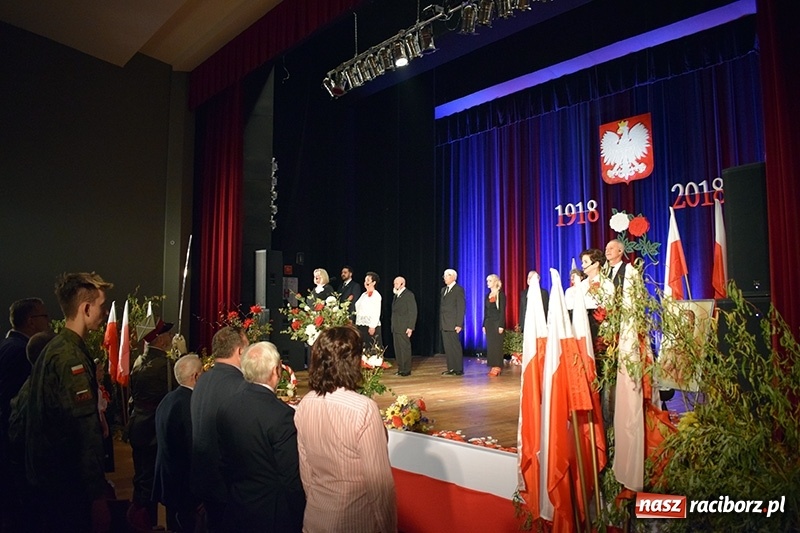 Zdjęcie w galerii na portalu naszraciborz.pl: Hymn serc Niepodległej w Kuźni Raciborskiej  wiadomości z regionu