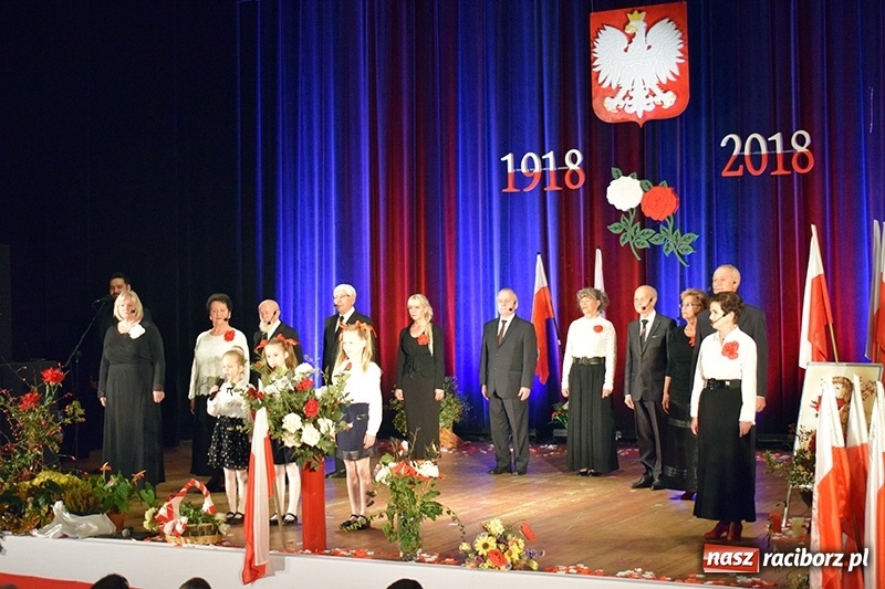 Zdjęcie w galerii na portalu naszraciborz.pl: Hymn serc Niepodległej w Kuźni Raciborskiej  wiadomości z regionu
