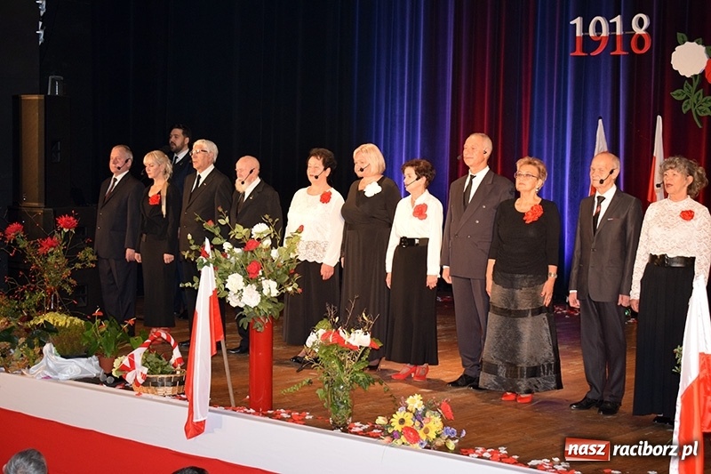 Zdjęcie w galerii na portalu naszraciborz.pl: Hymn serc Niepodległej w Kuźni Raciborskiej  wiadomości z regionu