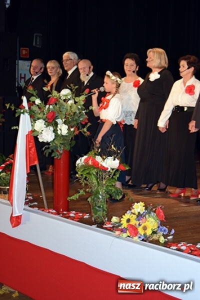 Zdjęcie w galerii na portalu naszraciborz.pl: Hymn serc Niepodległej w Kuźni Raciborskiej  wiadomości z regionu