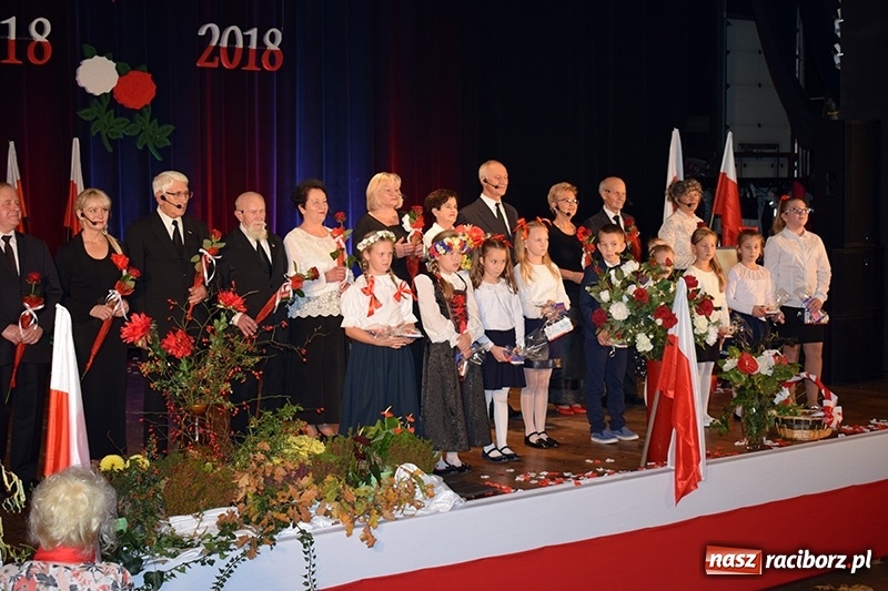 Zdjęcie w galerii na portalu naszraciborz.pl: Hymn serc Niepodległej w Kuźni Raciborskiej  wiadomości z regionu