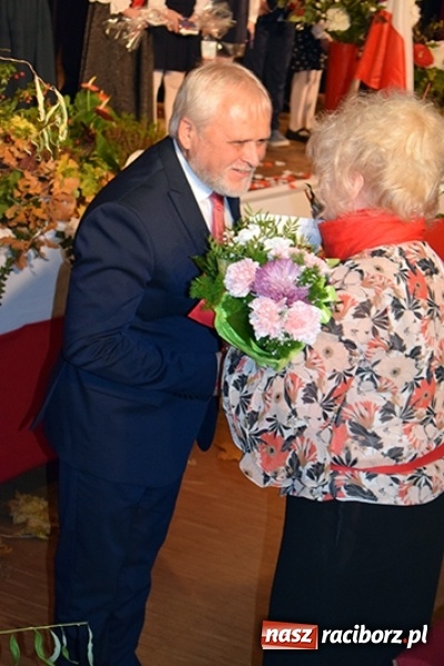 Zdjęcie w galerii na portalu naszraciborz.pl: Hymn serc Niepodległej w Kuźni Raciborskiej  wiadomości z regionu