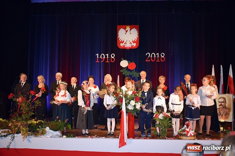 Zdjęcie w galerii na portalu naszraciborz.pl: Hymn serc Niepodległej w Kuźni Raciborskiej  wiadomości z regionu