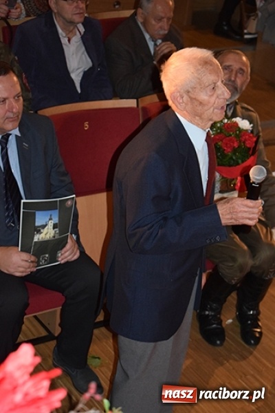 Zdjęcie w galerii na portalu naszraciborz.pl: Hymn serc Niepodległej w Kuźni Raciborskiej  wiadomości z regionu