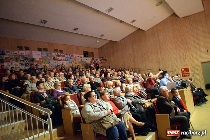 Zdjęcie w galerii na portalu naszraciborz.pl: Hymn serc Niepodległej w Kuźni Raciborskiej  wiadomości z regionu