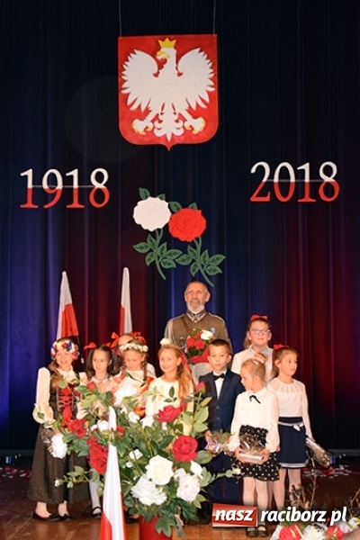 Zdjęcie w galerii na portalu naszraciborz.pl: Hymn serc Niepodległej w Kuźni Raciborskiej  wiadomości z regionu