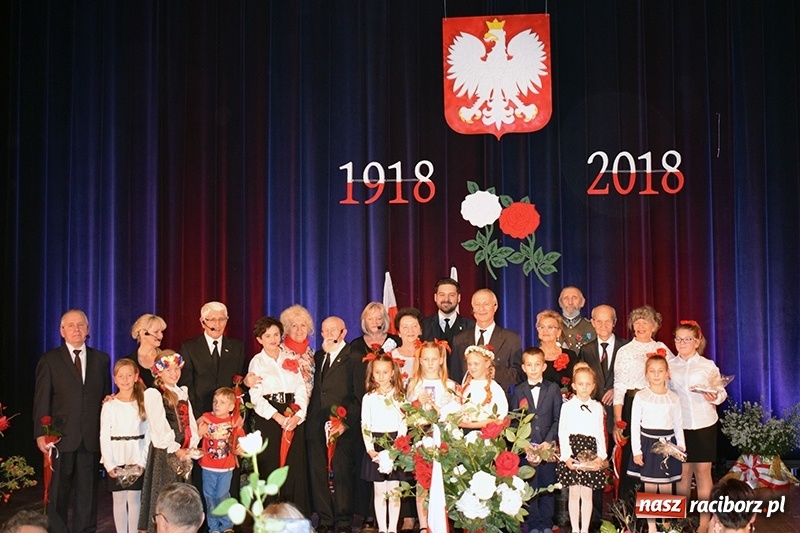 Zdjęcie w galerii na portalu naszraciborz.pl: Hymn serc Niepodległej w Kuźni Raciborskiej  wiadomości z regionu