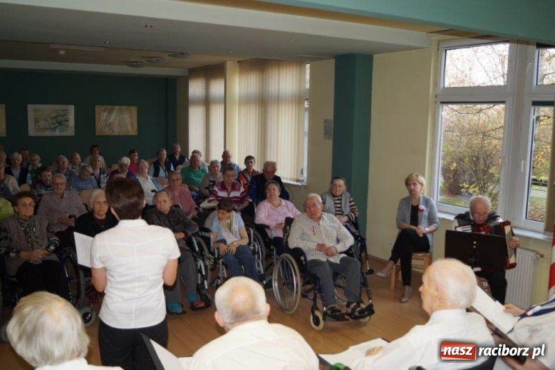 Zdjęcie w galerii na portalu naszraciborz.pl: Wielkie narodowe święto w Złotej Jesieni  wiadomości z regionu