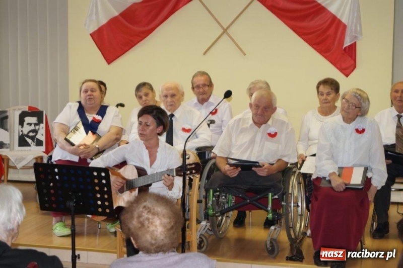 Zdjęcie w galerii na portalu naszraciborz.pl: Wielkie narodowe święto w Złotej Jesieni  wiadomości z regionu