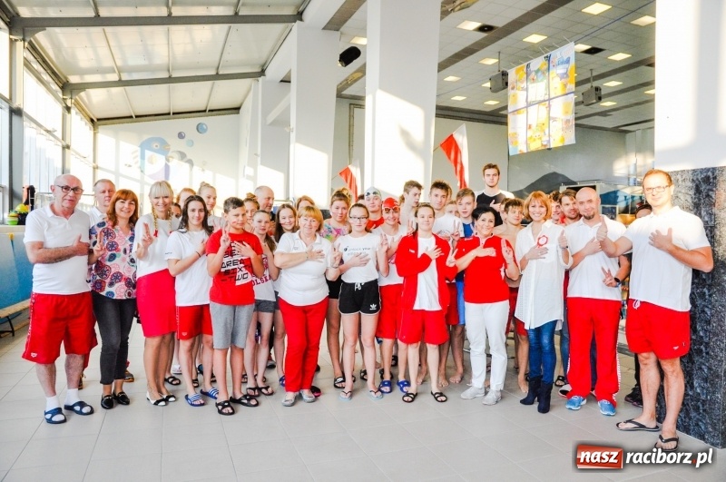 Zdjęcie w galerii na portalu naszraciborz.pl: ZSOMS. 100 x 100 metrów na 100-lecie Niepodległości FOTO i WIDEO wiadomości z regionu