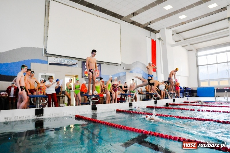 Zdjęcie w galerii na portalu naszraciborz.pl: ZSOMS. 100 x 100 metrów na 100-lecie Niepodległości FOTO i WIDEO wiadomości z regionu