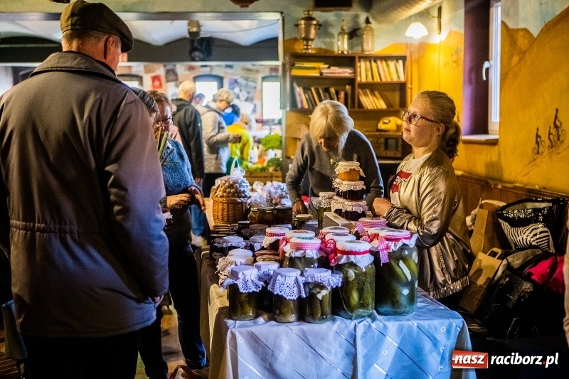 Zdjęcie w galerii na portalu naszraciborz.pl: Listopadowy Bio Bazar na Końcu Świata wiadomości z regionu