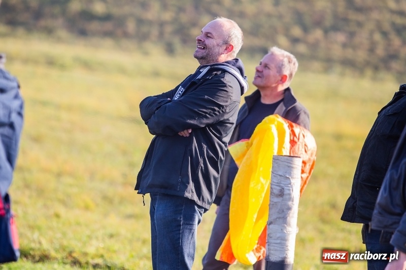 Zdjęcie w galerii na portalu naszraciborz.pl: Zawody modeli balonów na ogrzane powietrze wiadomości z regionu