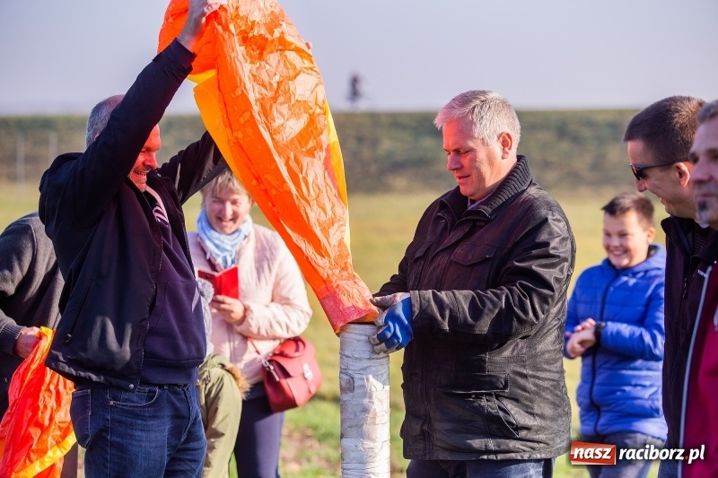 Zdjęcie w galerii na portalu naszraciborz.pl: Zawody modeli balonów na ogrzane powietrze wiadomości z regionu