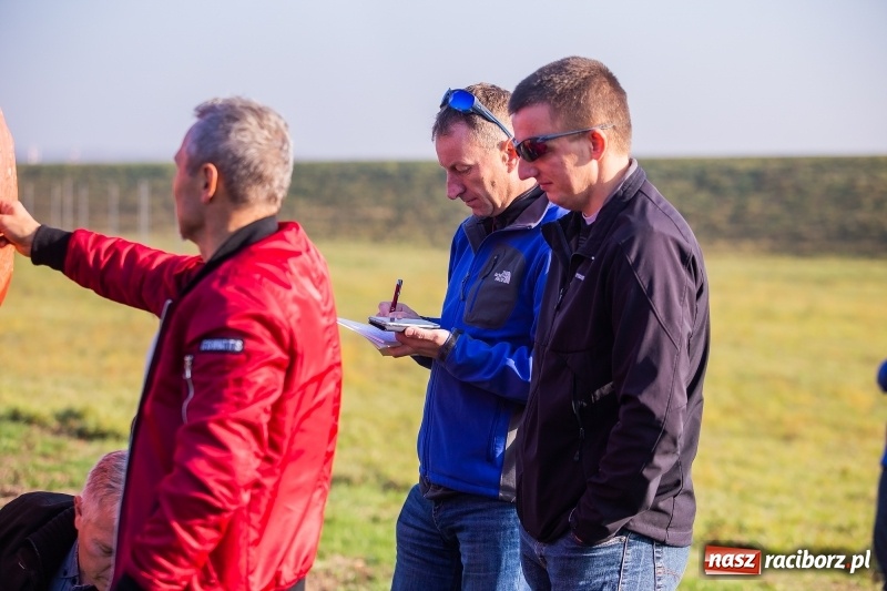 Zdjęcie w galerii na portalu naszraciborz.pl: Zawody modeli balonów na ogrzane powietrze wiadomości z regionu