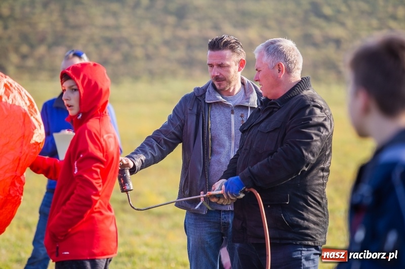 Zdjęcie w galerii na portalu naszraciborz.pl: Zawody modeli balonów na ogrzane powietrze wiadomości z regionu