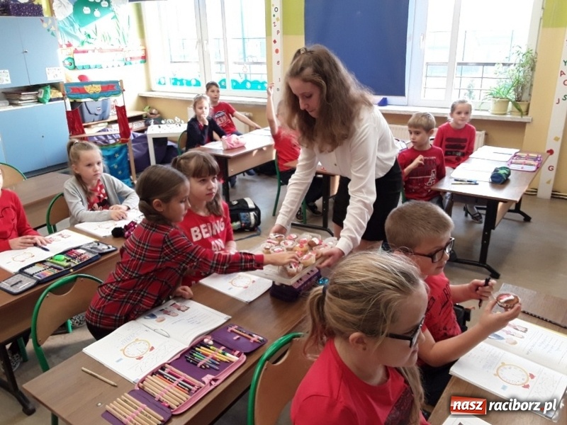 Zdjęcie w galerii na portalu naszraciborz.pl: Uczniowie z Nędzy w przemarszu dla Niepodległej z naczelnikiem na czele wiadomości z regionu