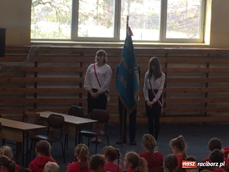 Zdjęcie w galerii na portalu naszraciborz.pl: Uczniowie z Nędzy w przemarszu dla Niepodległej z naczelnikiem na czele wiadomości z regionu