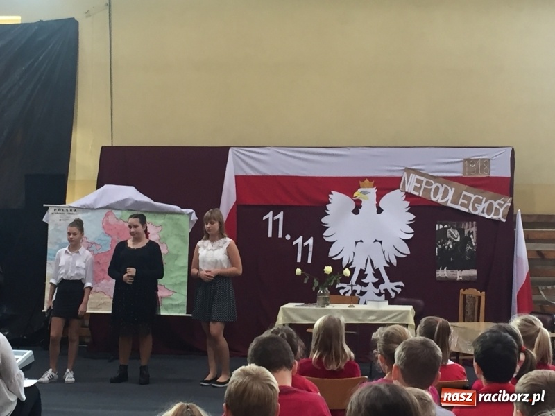 Zdjęcie w galerii na portalu naszraciborz.pl: Uczniowie z Nędzy w przemarszu dla Niepodległej z naczelnikiem na czele wiadomości z regionu