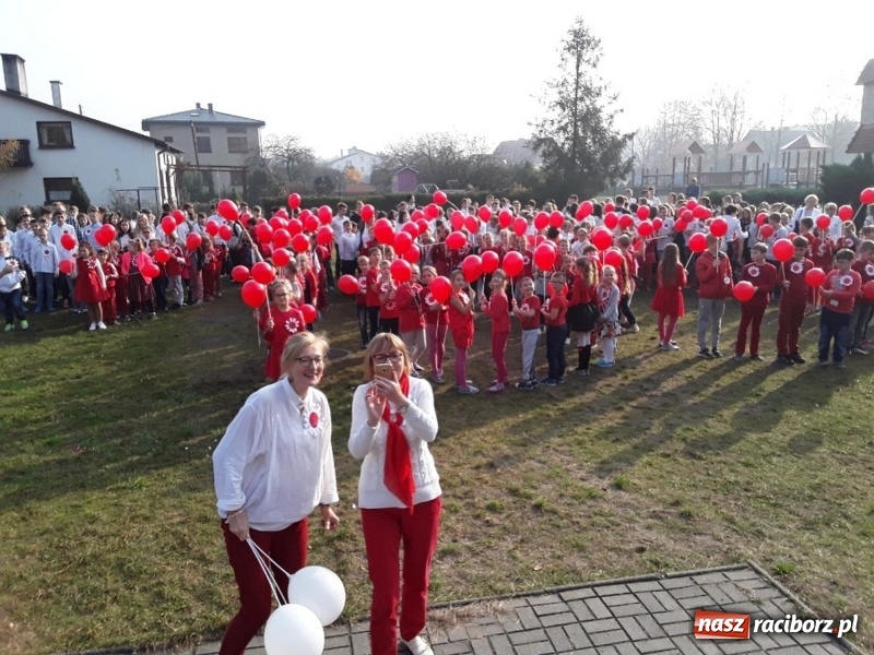 Zdjęcie w galerii na portalu naszraciborz.pl: Uczniowie z Nędzy w przemarszu dla Niepodległej z naczelnikiem na czele wiadomości z regionu