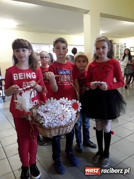 Zdjęcie w galerii na portalu naszraciborz.pl: Uczniowie z Nędzy w przemarszu dla Niepodległej z naczelnikiem na czele wiadomości z regionu