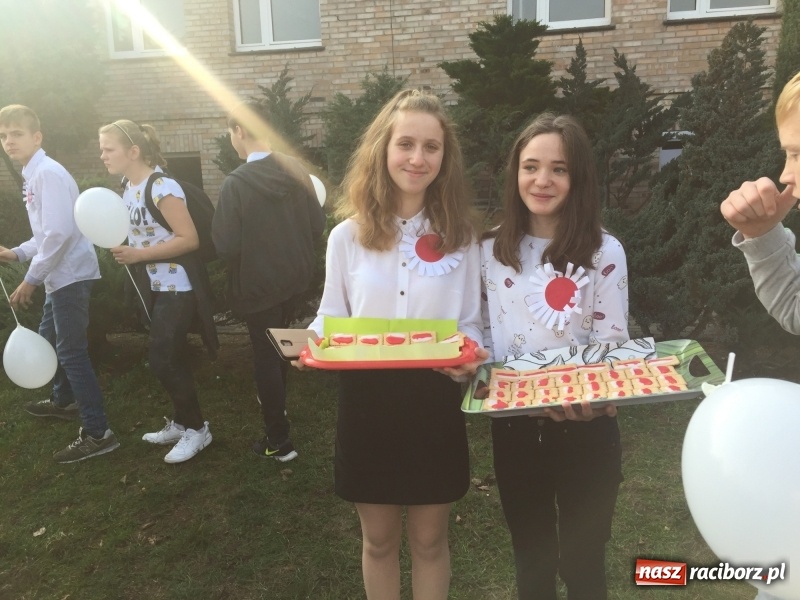 Zdjęcie w galerii na portalu naszraciborz.pl: Uczniowie z Nędzy w przemarszu dla Niepodległej z naczelnikiem na czele wiadomości z regionu