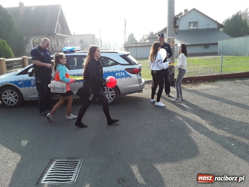 Zdjęcie w galerii na portalu naszraciborz.pl: Uczniowie z Nędzy w przemarszu dla Niepodległej z naczelnikiem na czele wiadomości z regionu