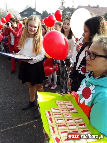 Zdjęcie w galerii na portalu naszraciborz.pl: Uczniowie z Nędzy w przemarszu dla Niepodległej z naczelnikiem na czele wiadomości z regionu