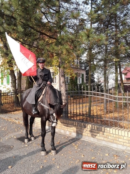 Zdjęcie w galerii na portalu naszraciborz.pl: Uczniowie z Nędzy w przemarszu dla Niepodległej z naczelnikiem na czele wiadomości z regionu