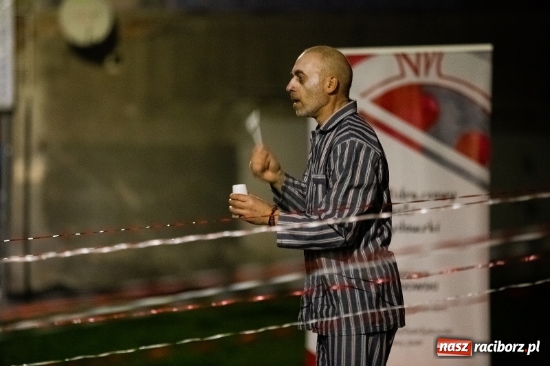 Zdjęcie w galerii na portalu naszraciborz.pl: Performance Nić Niepodległości przy ulicy Szewskiej wiadomości z regionu