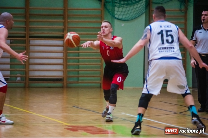 Zdjęcie w galerii na portalu naszraciborz.pl: Dreszczowiec w starciu Ofensywy z MCKS Czeladź wiadomości z regionu