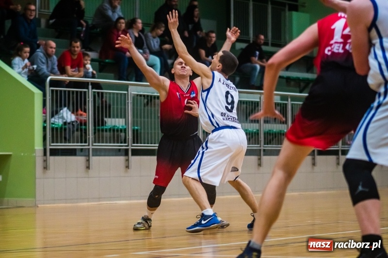 Zdjęcie w galerii na portalu naszraciborz.pl: Dreszczowiec w starciu Ofensywy z MCKS Czeladź wiadomości z regionu